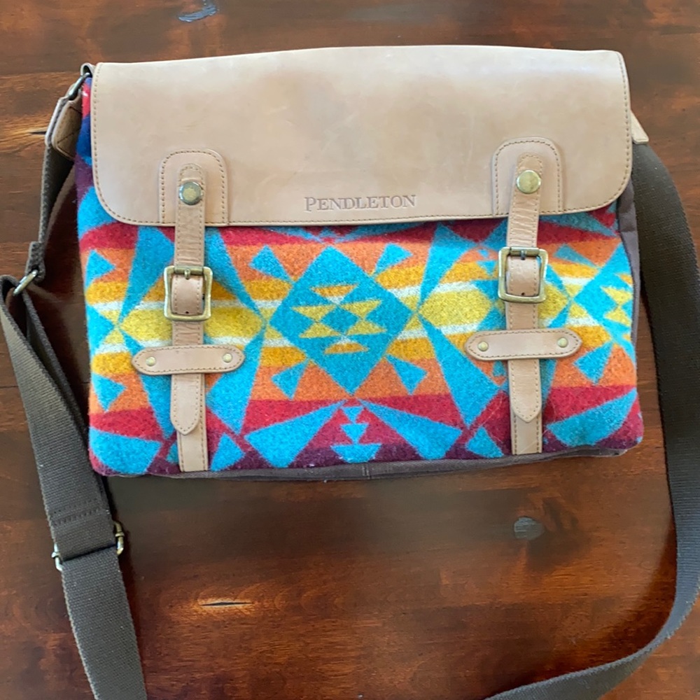 PENDLETON laptop messenger bag LIKE NEW